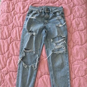 American Eagle Strigid  Ripped Mom Jeans